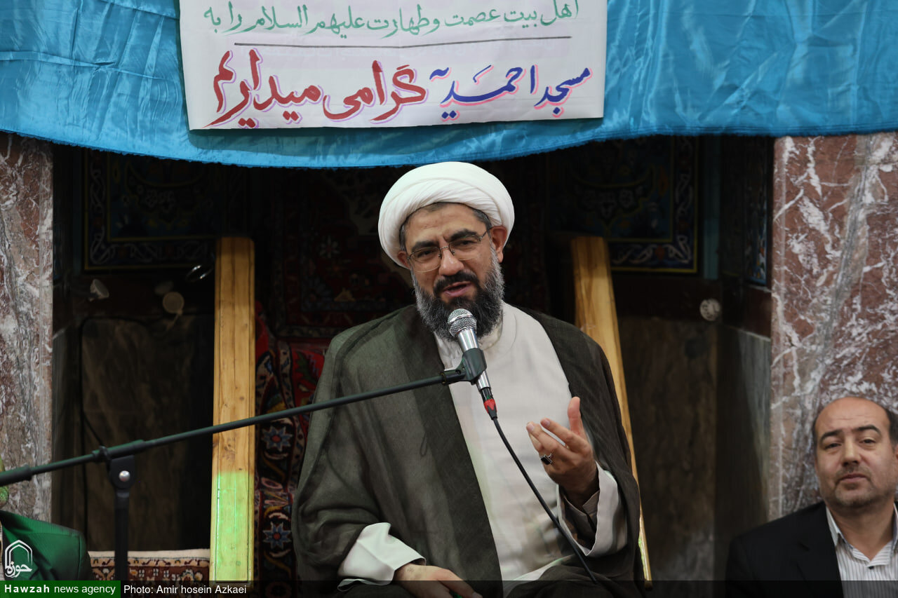 دشمن نه تنها با جمهوری اسلامی، بلکه با نام امام حسین(ع) دشمنی می‌کند