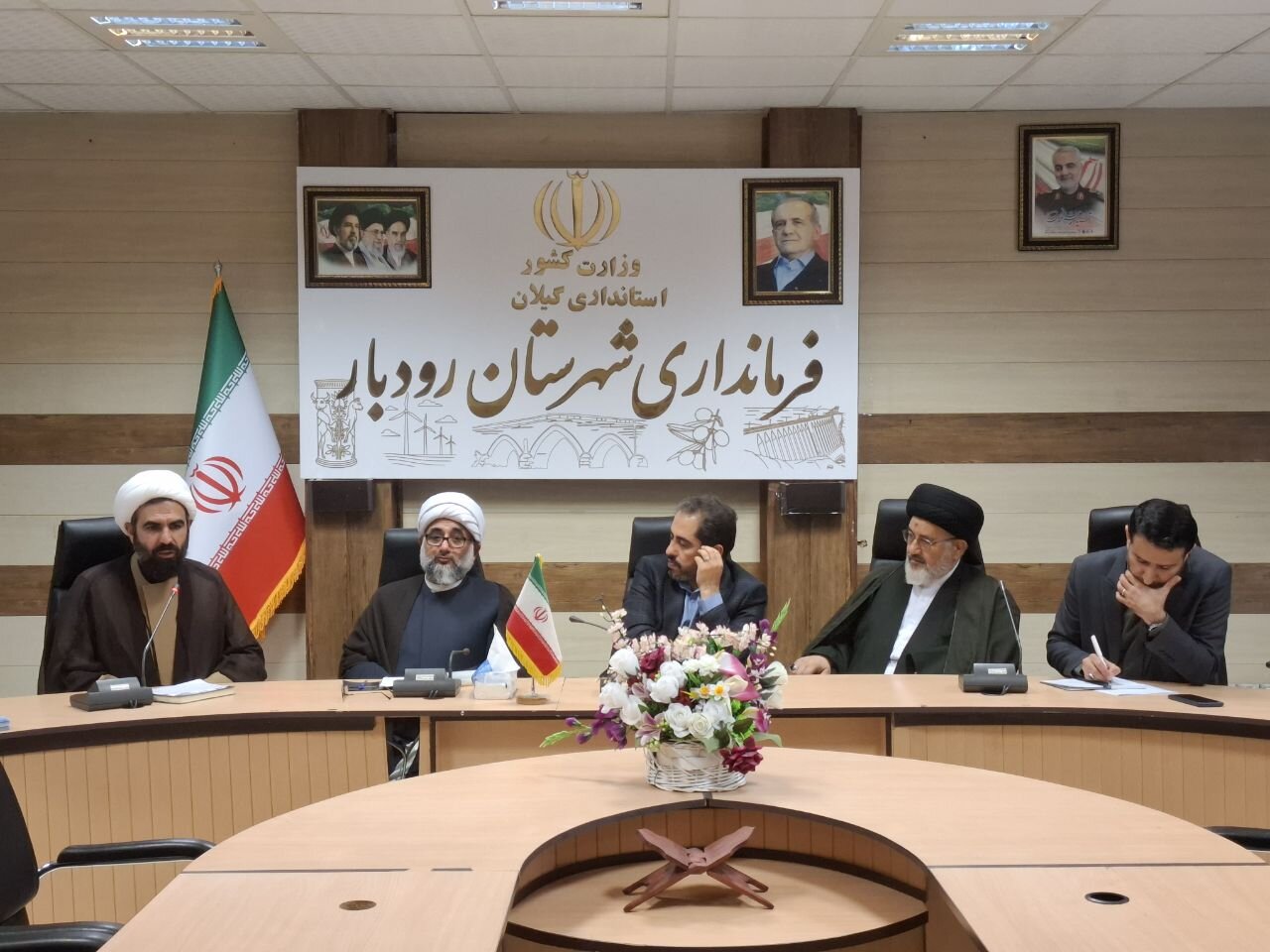 نشست کمیته جذب و پذیرش حوزه علمیه گیلان در رودبار برگزار شد