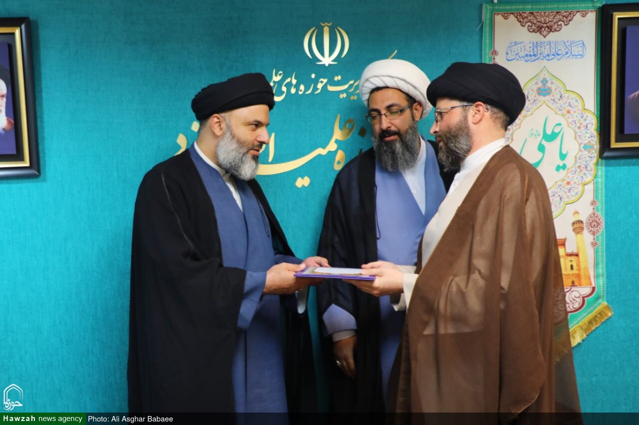 تجليل از دست اندرکاران برنامه گفت و گو محور کافه مه شکن