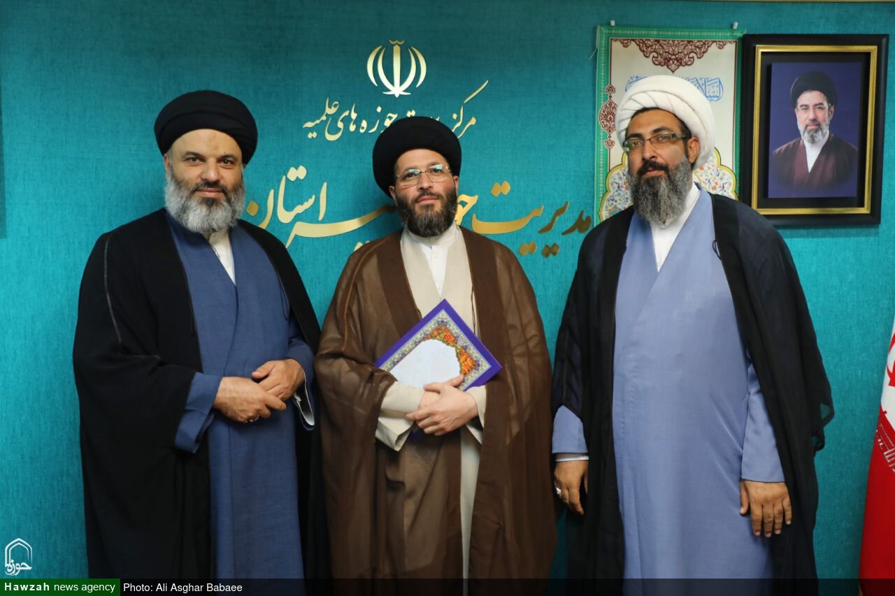 تجليل از دست اندرکاران برنامه گفت و گو محور کافه مه شکن
