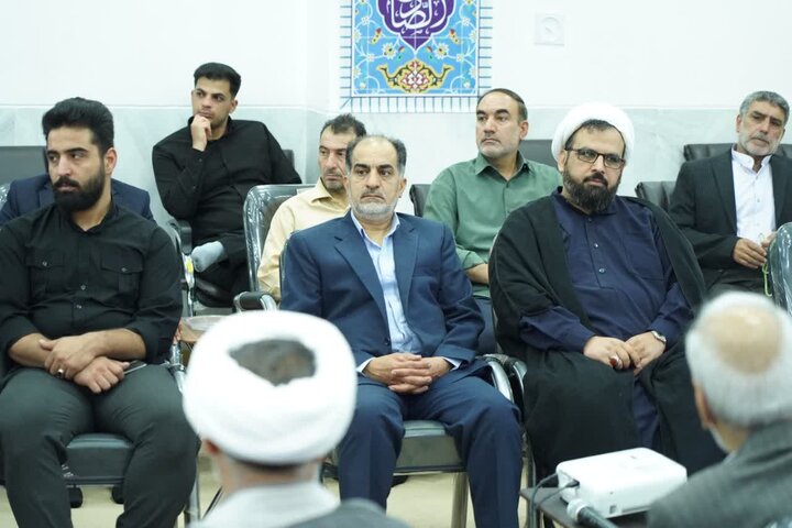 تصاویر/دیدار جمعی از مسئولان هیئت‌های مذهبی لرستان با نماینده ولی‌فقیه در استان