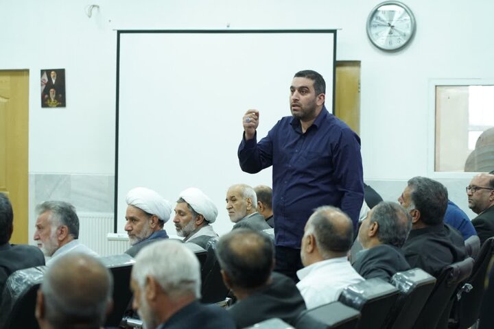 تصاویر/دیدار جمعی از مسئولان هیئت‌های مذهبی لرستان با نماینده ولی‌فقیه در استان