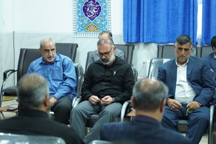 تصاویر/دیدار جمعی از مسئولان هیئت‌های مذهبی لرستان با نماینده ولی‌فقیه در استان