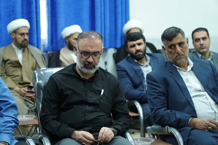 تصاویر/دیدار جمعی از مسئولان هیئت‌های مذهبی لرستان با نماینده ولی‌فقیه در استان