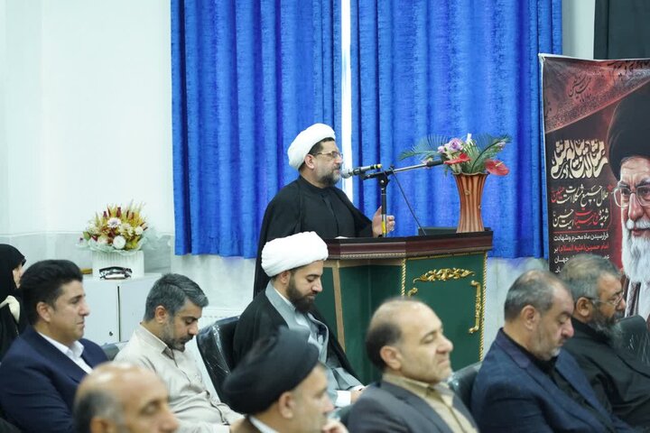 تصاویر/دیدار جمعی از مسئولان هیئت‌های مذهبی لرستان با نماینده ولی‌فقیه در استان