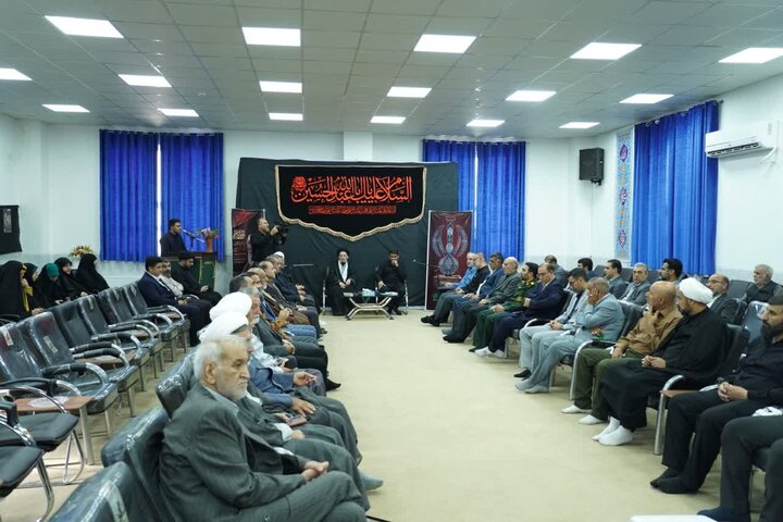 تصاویر/دیدار جمعی از مسئولان هیئت‌های مذهبی لرستان با نماینده ولی‌فقیه در استان