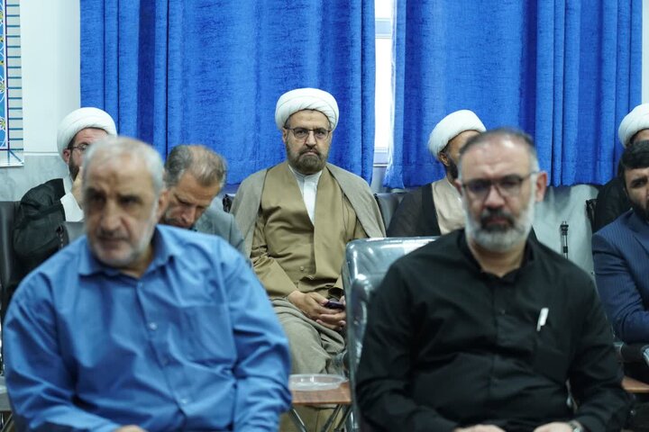 تصاویر/دیدار جمعی از مسئولان هیئت‌های مذهبی لرستان با نماینده ولی‌فقیه در استان