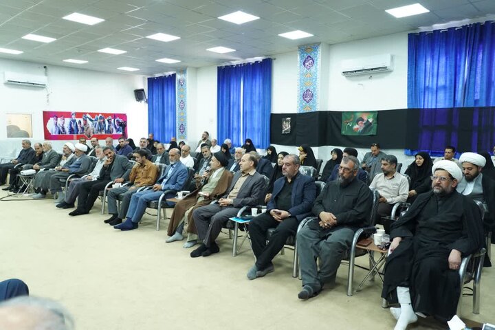 تصاویر/دیدار جمعی از مسئولان هیئت‌های مذهبی لرستان با نماینده ولی‌فقیه در استان