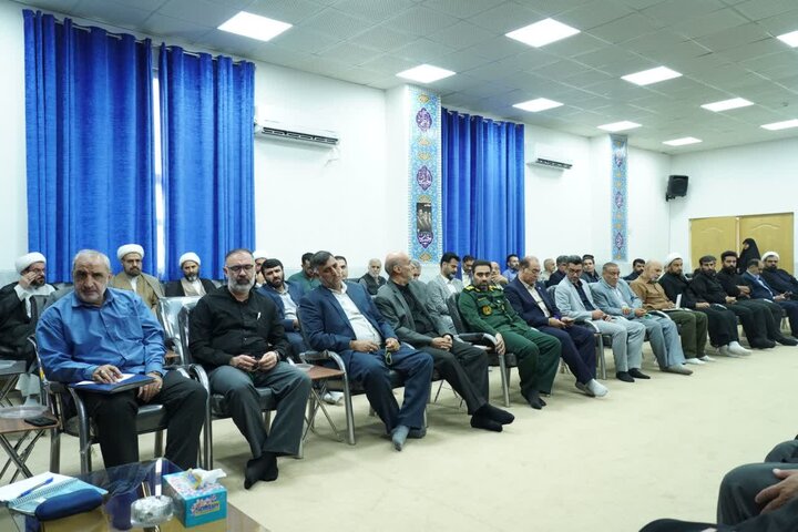تصاویر/دیدار جمعی از مسئولان هیئت‌های مذهبی لرستان با نماینده ولی‌فقیه در استان