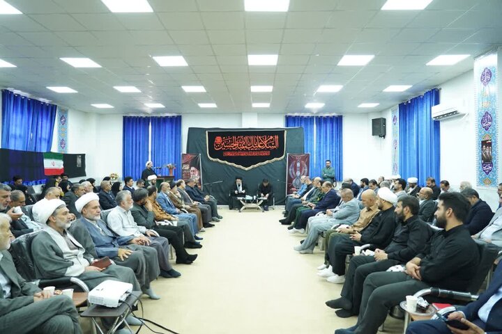تصاویر/دیدار جمعی از مسئولان هیئت‌های مذهبی لرستان با نماینده ولی‌فقیه در استان
