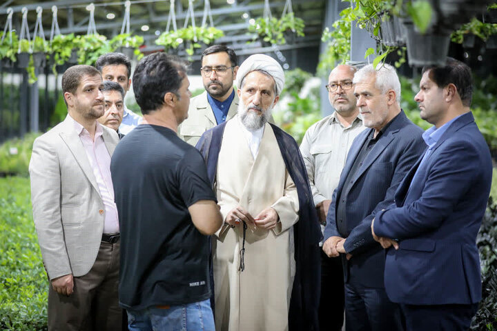 تصاویر / بازدید امام جمعه قزوین از نمایشگاه گل وگیاه