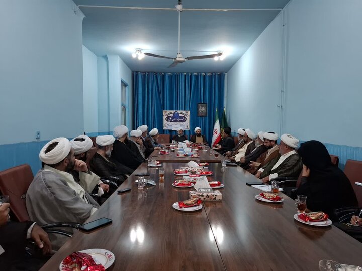 تصاویر/ نشست طلایه داران تبلیغ شهرستان رودبار با حضور مدیر حوزه علمیه استان گیلان