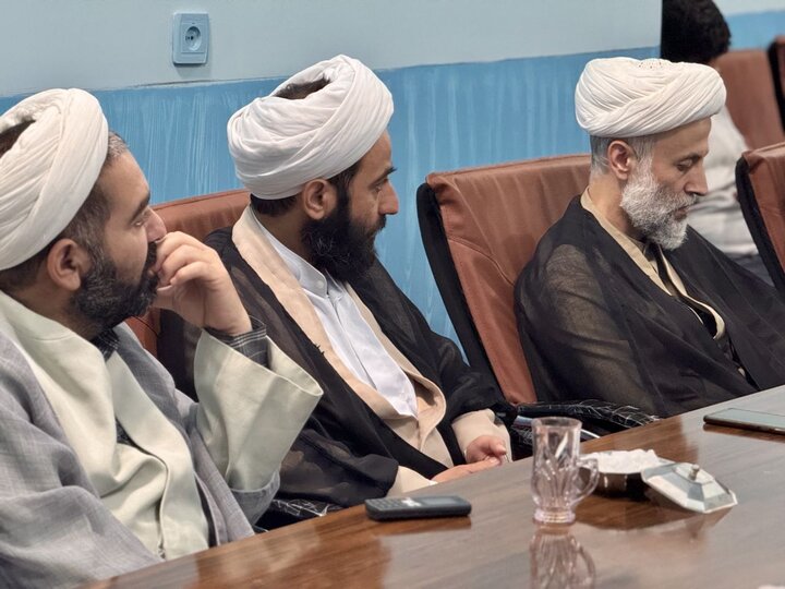 تصاویر/ نشست طلایه داران تبلیغ شهرستان رودبار با حضور مدیر حوزه علمیه استان گیلان
