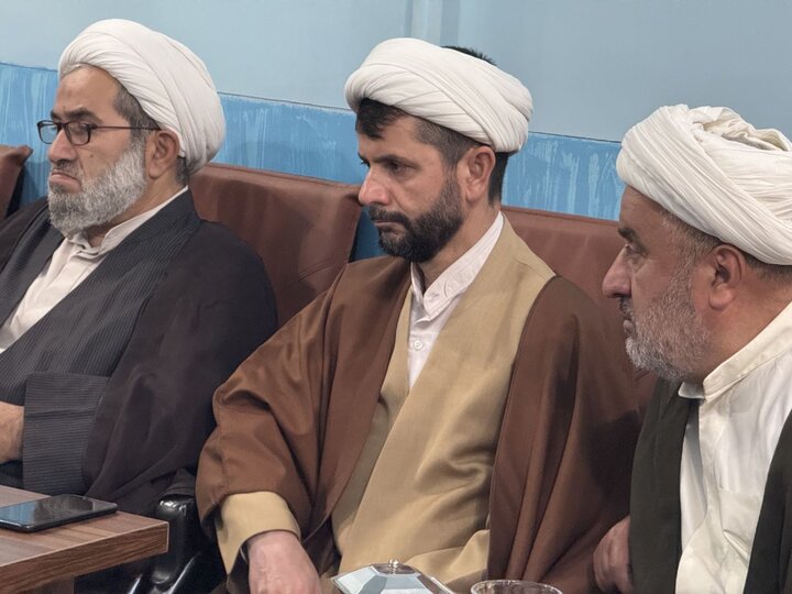 تصاویر/ نشست طلایه داران تبلیغ شهرستان رودبار با حضور مدیر حوزه علمیه استان گیلان