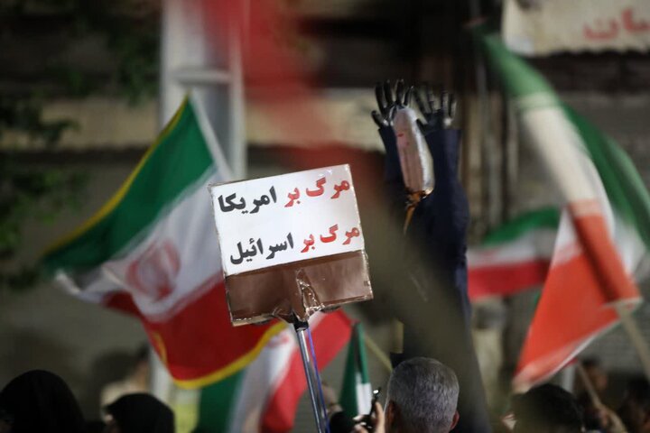 تصاویر/ یکصدمین شب ،تبلور حماسه حضور و ایستادگی مردم ولایتمدار و غیور ارومیه