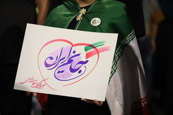 تصاویر/ یکصدمین شب ،تبلور حماسه حضور و ایستادگی مردم ولایتمدار و غیور ارومیه
