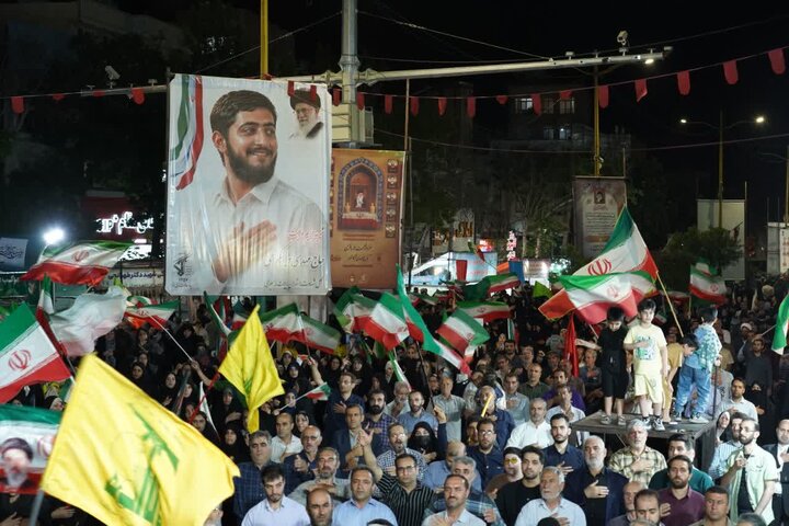 تصاویر/موج ۱۰۰ حضور باشکوه رزمندگان خیابان در حمایت از رزمندگان میدان در خرم آباد