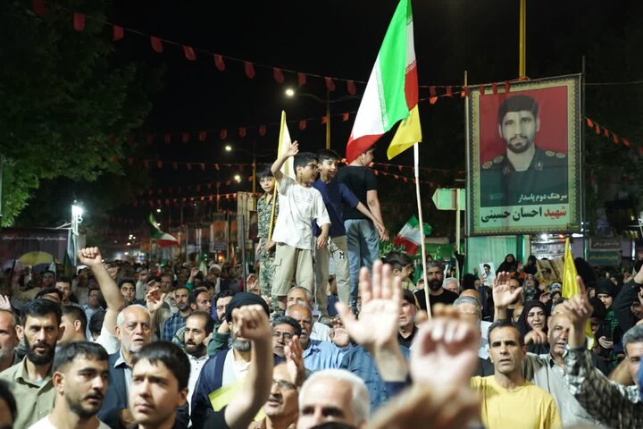 تصاویر/موج ۱۰۰ حضور باشکوه رزمندگان خیابان در حمایت از رزمندگان میدان در خرم آباد