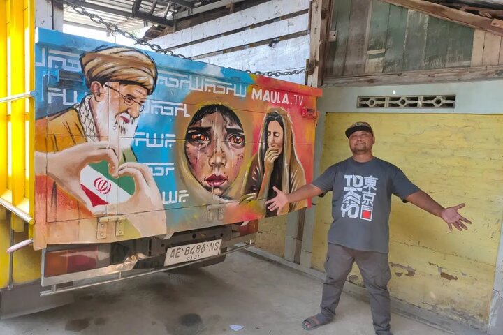 ইন্দোনেশিয়ায় ‘শহীদ নেতার’ ভাস্কর্য গাড়ির এক্সেসরিতে পরিণত হয়েছে