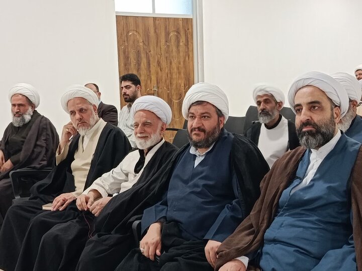 تصاویر/نشست هم‌اندیشی ائمه جمعه استان مرکزی با نماینده ولی‌فقیه در استان
