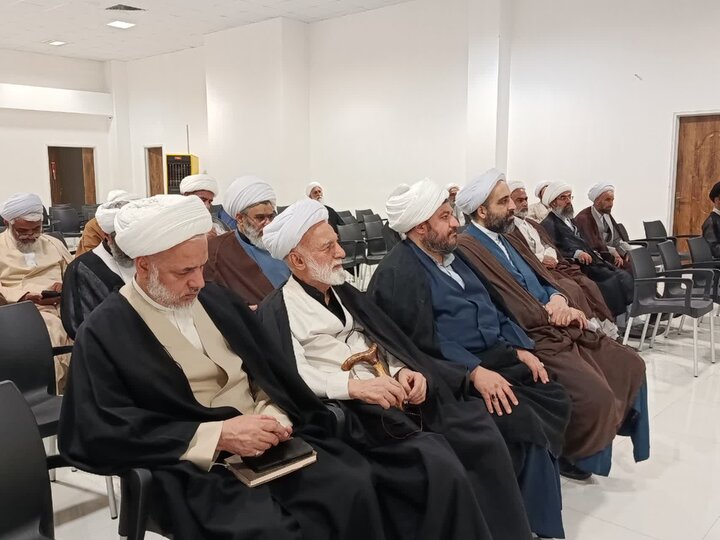 تصاویر/نشست هم‌اندیشی ائمه جمعه استان مرکزی با نماینده ولی‌فقیه در استان
