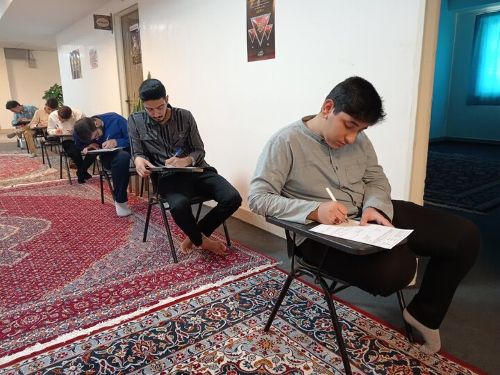تصاویر / برگزاری امتحان در مدرسه علمیه شیخ علیخان زنگنه تویسرکان