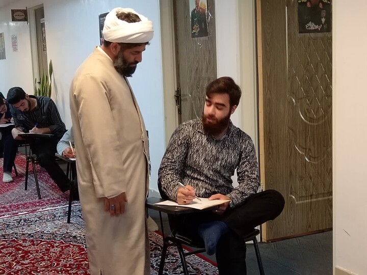 تصاویر / برگزاری امتحان در مدرسه علمیه شیخ علیخان زنگنه تویسرکان