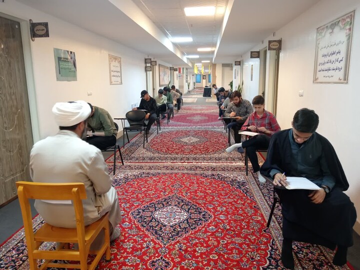 تصاویر / برگزاری امتحان در مدرسه علمیه شیخ علیخان زنگنه تویسرکان
