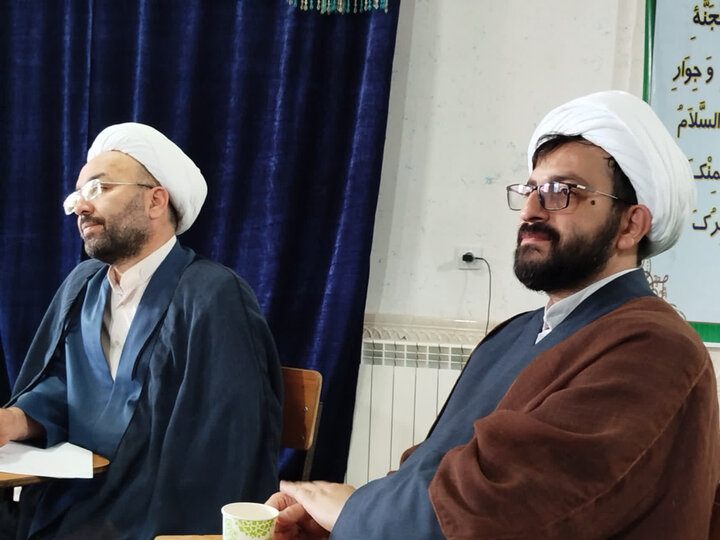 تصاویر / دیدار مدیر حوزه علمیه استان قزوین با مدیر ،اساتید وکادر مدرسه علمیه شهید مصطفی خمینی (ره) شهرستان تاکستان