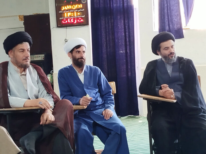 تصاویر / دیدار مدیر حوزه علمیه استان قزوین با مدیر ،اساتید وکادر مدرسه علمیه شهید مصطفی خمینی (ره) شهرستان تاکستان
