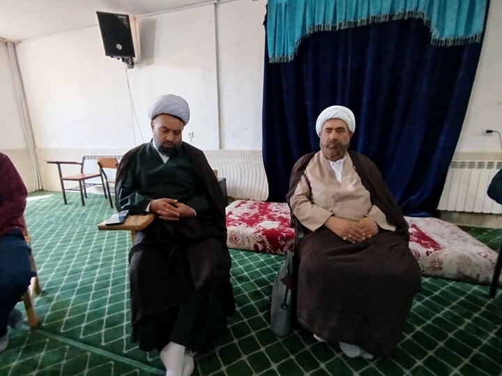 تصاویر / دیدار مدیر حوزه علمیه استان قزوین با مدیر ،اساتید وکادر مدرسه علمیه شهید مصطفی خمینی (ره) شهرستان تاکستان