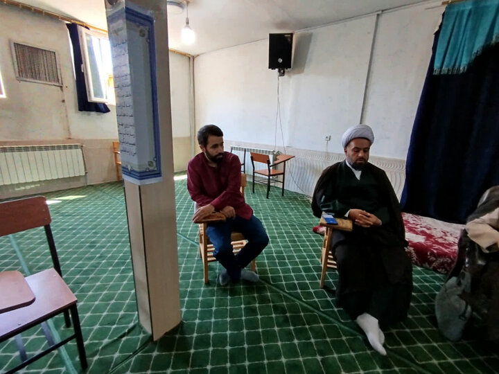 تصاویر / دیدار مدیر حوزه علمیه استان قزوین با مدیر ،اساتید وکادر مدرسه علمیه شهید مصطفی خمینی (ره) شهرستان تاکستان