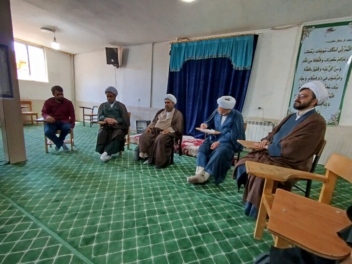 تصاویر / دیدار مدیر حوزه علمیه استان قزوین با مدیر ،اساتید وکادر مدرسه علمیه شهید مصطفی خمینی (ره) شهرستان تاکستان