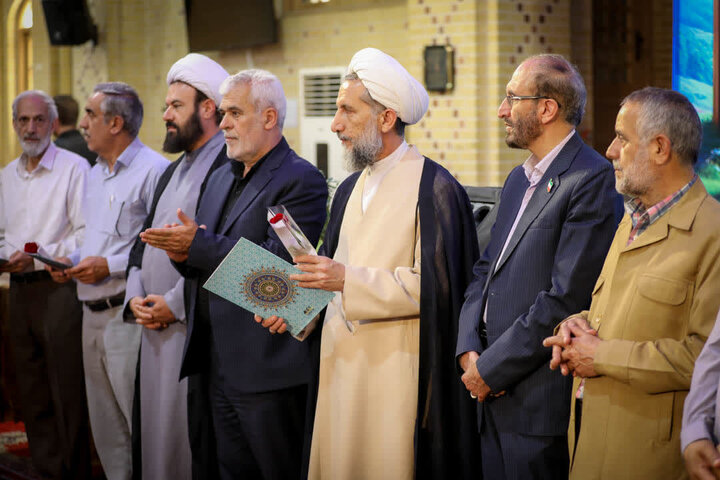 تصاویر / تجلیل از حافظان قرآن کریم استان قزوین ،توسط نماینده ولی فقیه در استان وامام جمعه قزوین