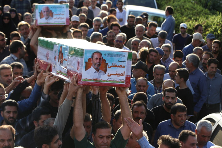تصاویر/ مراسم تشییع پیکر مطهر شهیدان مصطفی امینی و عبدالحسین شیخ‌کوپایی در اصفهان