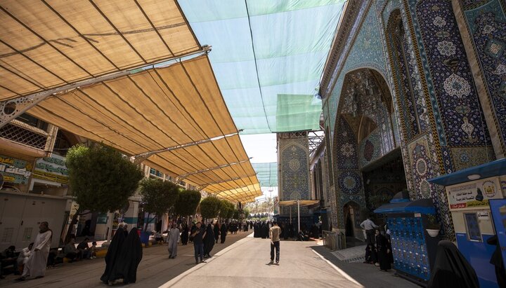 العتبة الحسينية تنجز أعمال تظليل محيط الصحن الشريف استعداداً للمحرم وتخفيفاً من حرارة الصيف