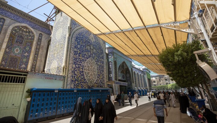 العتبة الحسينية تنجز أعمال تظليل محيط الصحن الشريف استعداداً للمحرم وتخفيفاً من حرارة الصيف