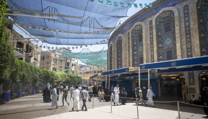 العتبة الحسينية تنجز أعمال تظليل محيط الصحن الشريف استعداداً للمحرم وتخفيفاً من حرارة الصيف