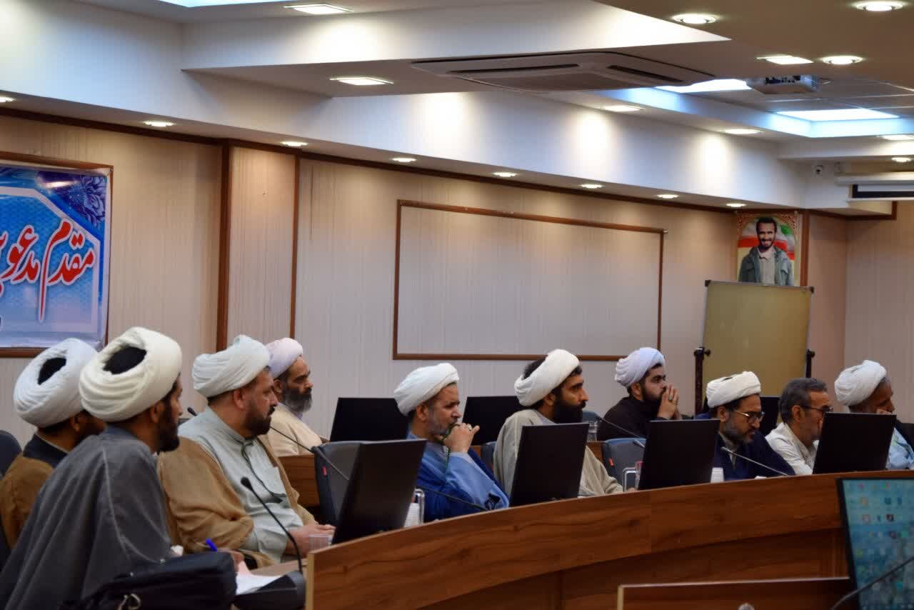 نشست تخصصی هوش مصنوعی و هوشمندسازی شبکه امامت در آران و بیدگل برگزارشد+تصاویر