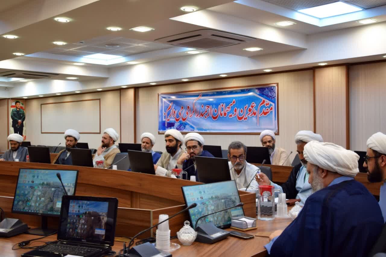 نشست تخصصی هوش مصنوعی و هوشمندسازی شبکه امامت در آران و بیدگل برگزارشد+تصاویر