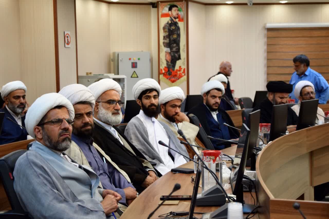 نشست تخصصی هوش مصنوعی و هوشمندسازی شبکه امامت در آران و بیدگل برگزارشد+تصاویر