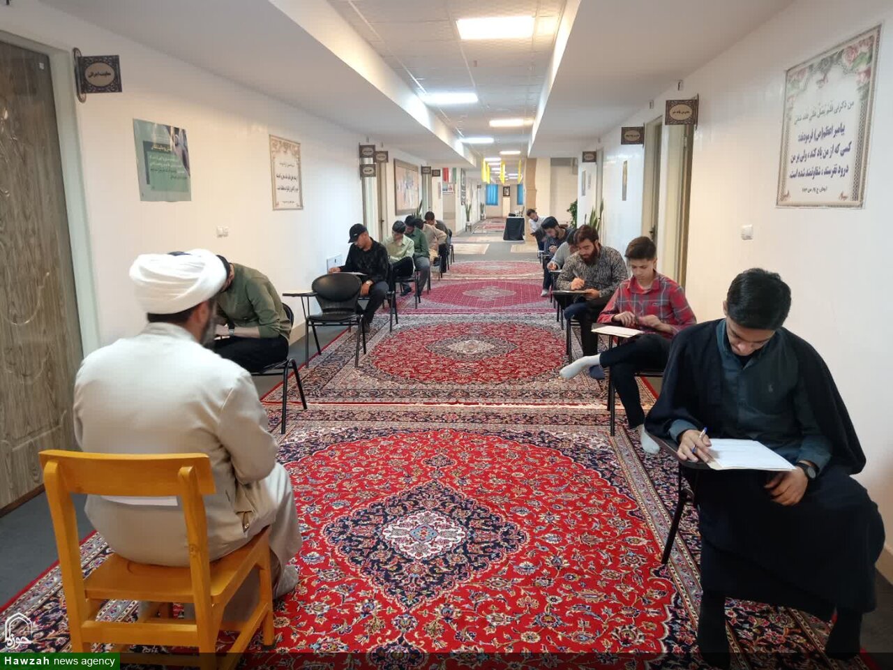 تصاویر / برگزاری امتحان در مدرسه علمیه شیخ علیخان زنگنه تویسرکان