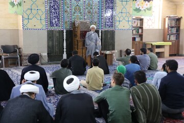 تصاویر/ نشست بصیرتی ویژه کادر و طلاب مداس علمیه یزد