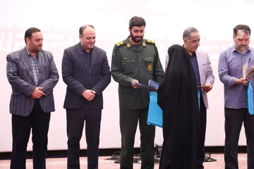 تصاویر/ آیین تجلیل از معلمان جهادگر نسل فردا در فرهنگسرای شهر اراک