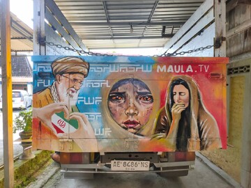 ابتکار جالب اندونزیایی‌ها برای نمایش همبستگی با ایران/ رژه خودرویی با تصاویر شهدای ایران در جاکارتا