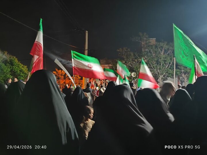 تصاویر / فعالیتهای فرهنگی وتبلیغی قرارگاه جهادی از خاک تا افلاک شهید حججی مدرسه امام صادق علیه‌السلام خواهران شهرستان بویین زهرا در شب صد ویکم