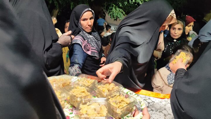 تصاویر / فعالیتهای فرهنگی وتبلیغی قرارگاه جهادی از خاک تا افلاک شهید حججی مدرسه امام صادق علیه‌السلام خواهران شهرستان بویین زهرا در شب صد ویکم