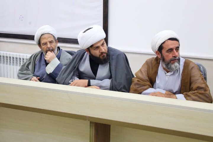 تصاویر/ نشست جامعه روحانیت کلاردشت با حضور نماینده ولی فقیه در مازندران