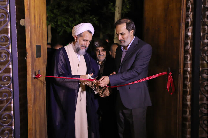 تصاویر / نمایشگاه آثار منتخب جشنواره ملی خوشنویسی با حضور امام جمعه قزوین افتتاح شد