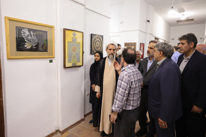 تصاویر / نمایشگاه آثار منتخب جشنواره ملی خوشنویسی با حضور امام جمعه قزوین افتتاح شد